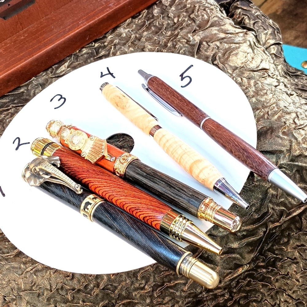 Hand made pens.These are wood construction.They use parker refills SELECT ONE.